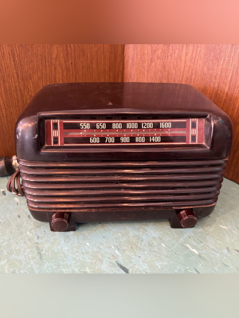 Vintage Philco bakelite radio 1940’s retro decor
